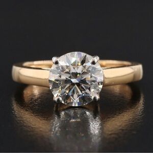 Stunning 18K Gold 1.98 CT Lab Grown Diamond Ring with IGI Report